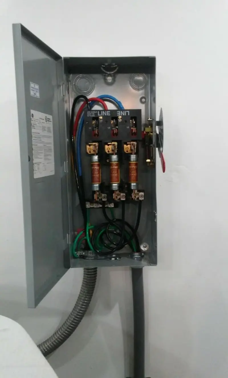 Three-phase disconnect switch installed for Smoke Detector Installation in Trenton